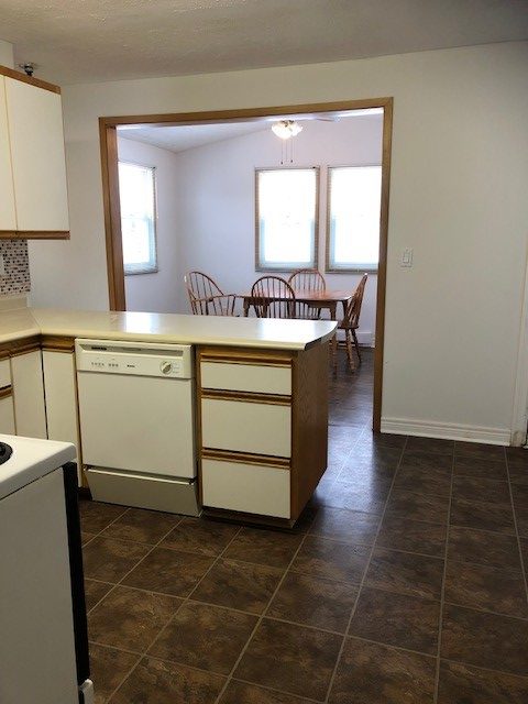 3-Barton-Ct-Kitchen2-e1579201522606